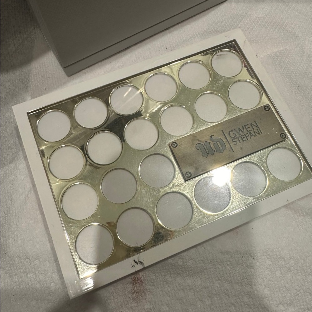 Urban Decay X Gwen Stefani Blush Palette - Picture 3 of 3